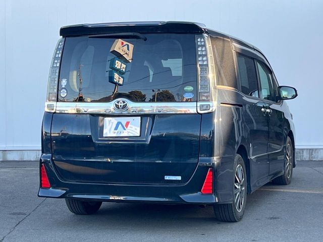 TOYOTA VOXY 2015 Image 31