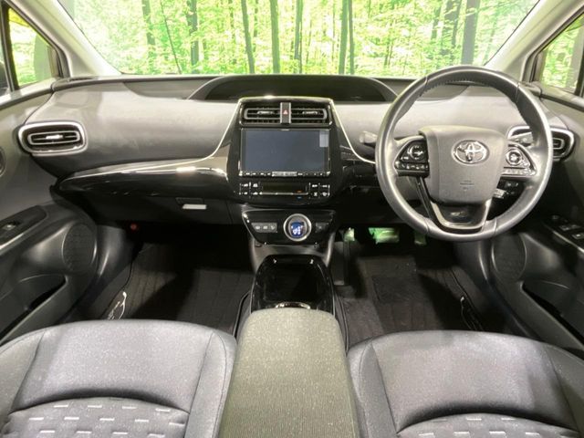 TOYOTA PRIUS PHV 2018 Image 31