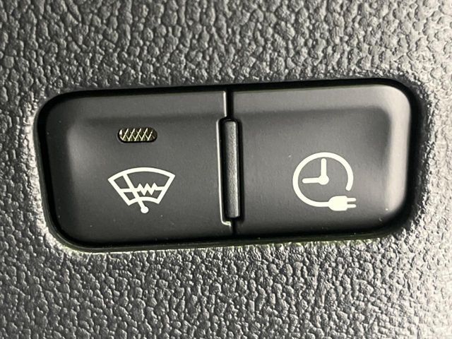 TOYOTA PRIUS PHV 2018 Image 31