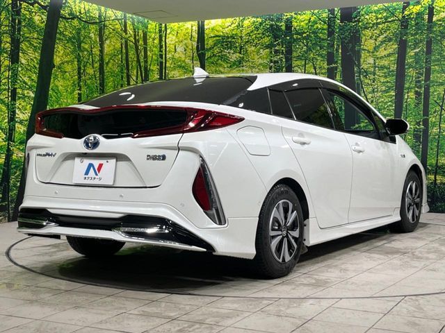 TOYOTA PRIUS PHV 2018 Image 31