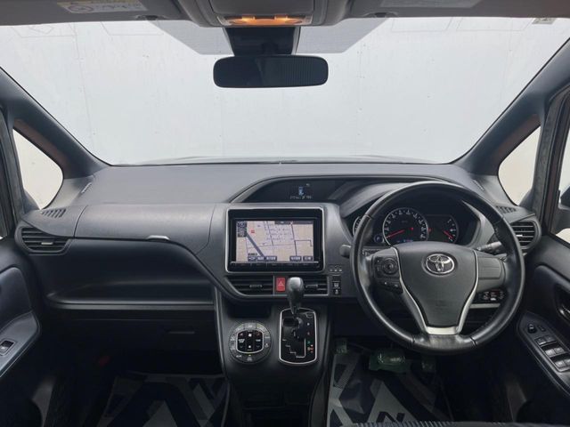 TOYOTA VOXY 2016 Image 31