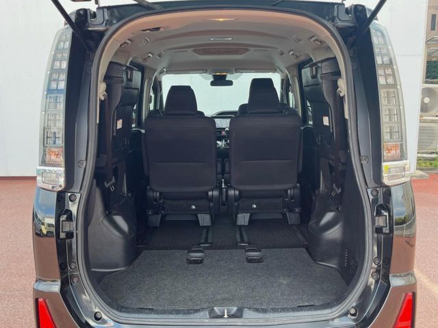 TOYOTA VOXY 2016 Image 31