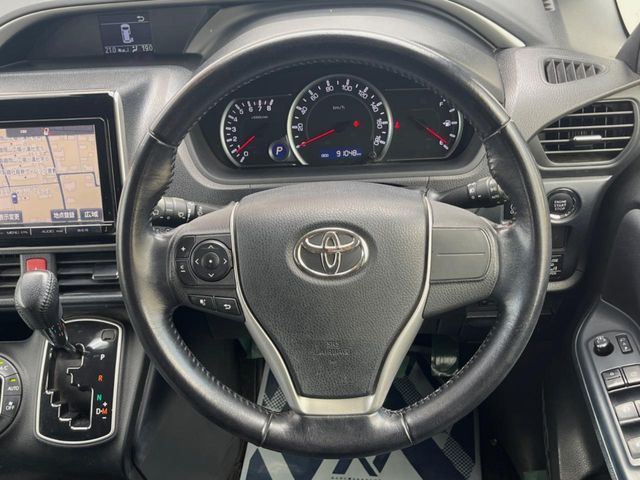 TOYOTA VOXY 2016 Image 31