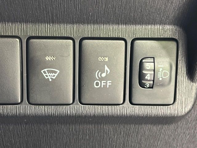 TOYOTA PRIUS ALPHA 2015 Image 31