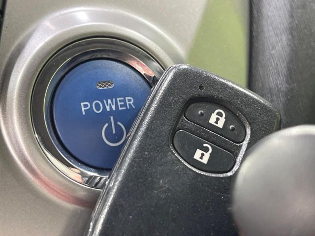 TOYOTA PRIUS ALPHA 2015 Image 31