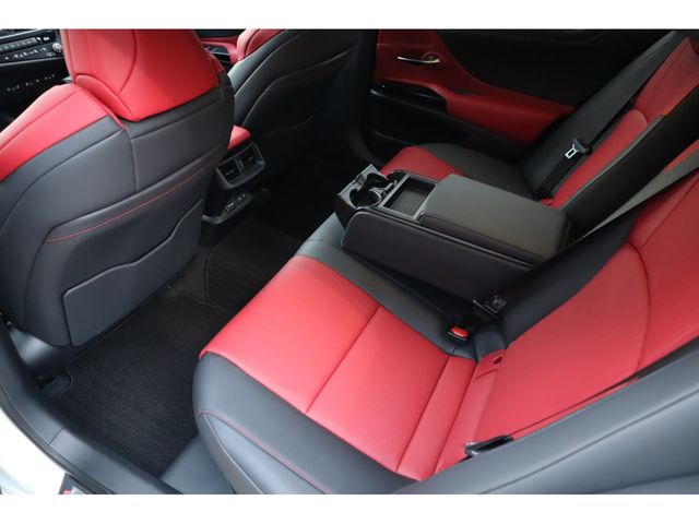 TOYOTA LEXUS ES300H 2024 Image 31