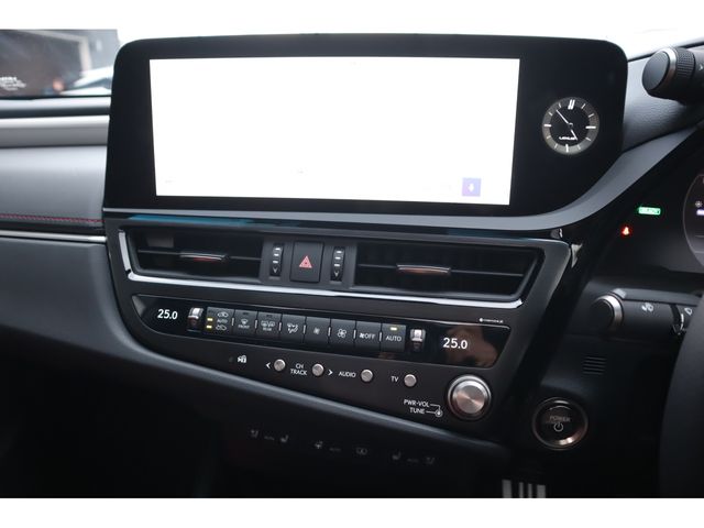 TOYOTA LEXUS ES300H 2024 Image 31