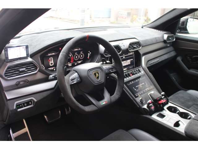 LAMBORGHINI URUS 2025 Image 31