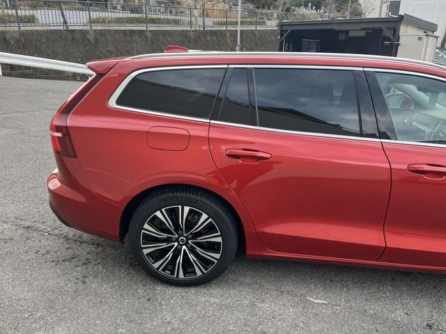 VOLVO V60 2023 Image 31