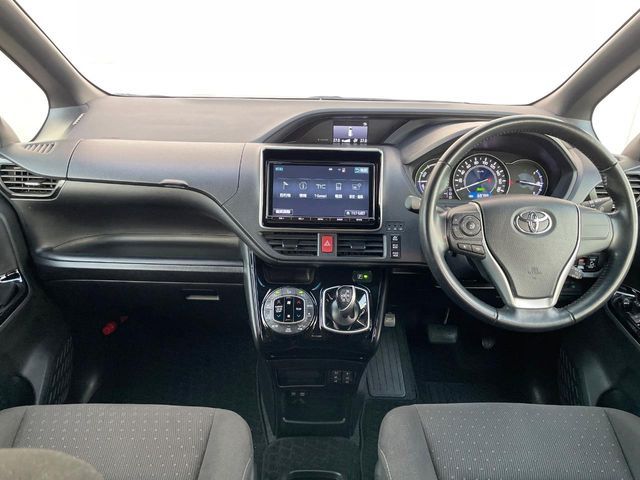 TOYOTA VOXY HYBRID 2017 Image 31