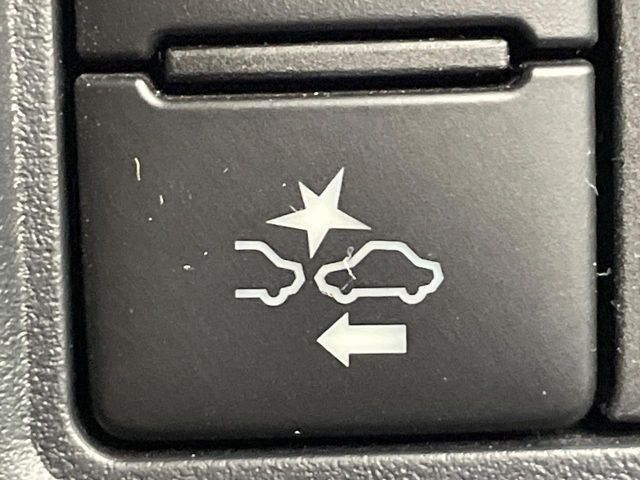 TOYOTA VOXY HYBRID 2017 Image 31