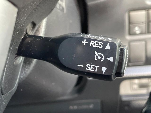 TOYOTA VOXY HYBRID 2017 Image 31