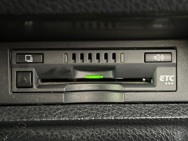 TOYOTA VOXY HYBRID 2017 Image 31