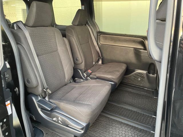 TOYOTA VOXY HYBRID 2017 Image 31