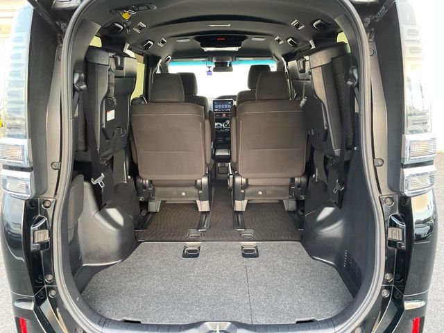 TOYOTA VOXY HYBRID 2017 Image 31