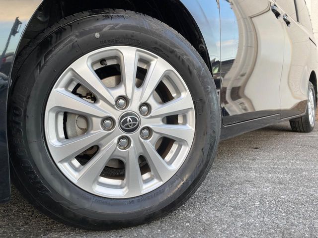 TOYOTA VOXY HYBRID 2017 Image 31