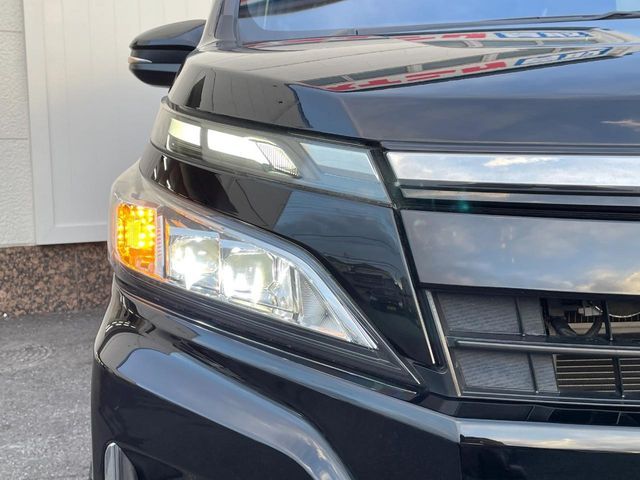 TOYOTA VOXY HYBRID 2017 Image 31