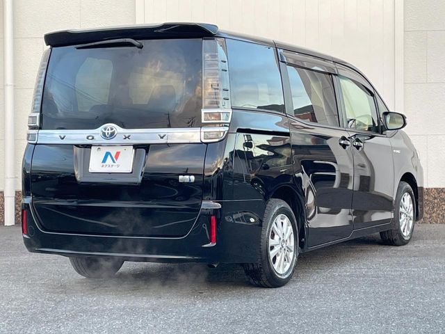 TOYOTA VOXY HYBRID 2017 Image 31