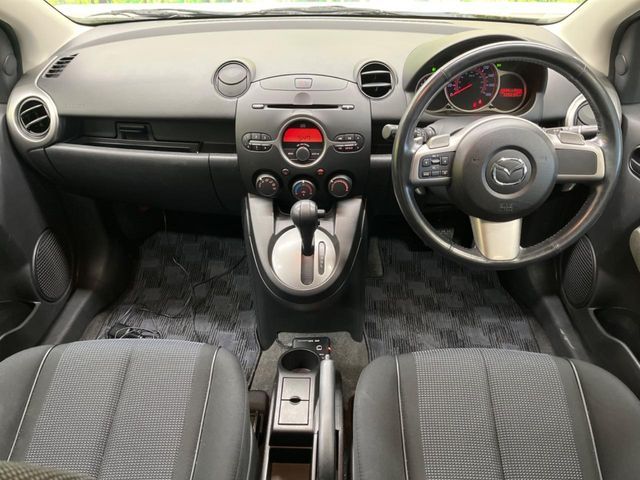 MAZDA DEMIO 2007 Image 31
