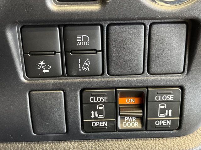 TOYOTA VOXY 2021 Image 31