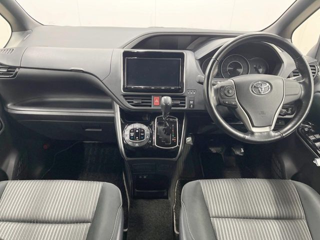 TOYOTA VOXY 4WD 2018 Image 31