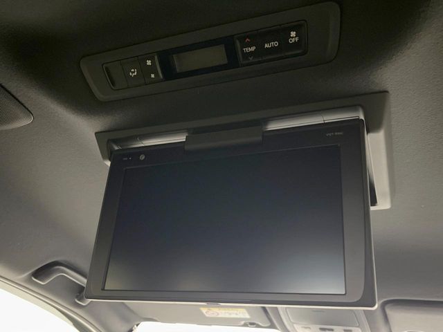 TOYOTA VOXY 4WD 2018 Image 31