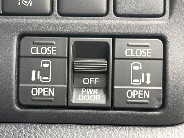 TOYOTA VOXY 4WD 2018 Image 31