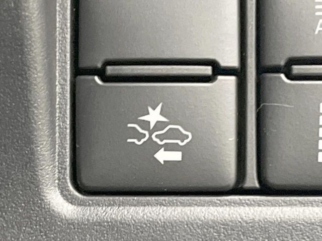 TOYOTA VOXY 4WD 2018 Image 31