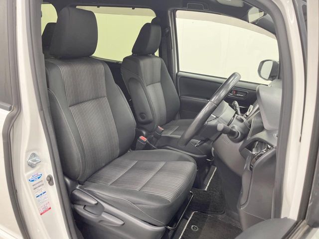 TOYOTA VOXY 4WD 2018 Image 31