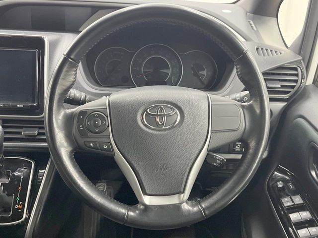 TOYOTA VOXY 4WD 2018 Image 31