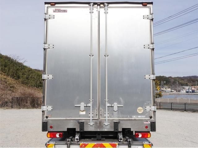 NISSAN DIESEL QUON 2017 Image 31