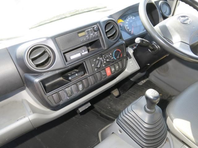 HINO DUTRO 2012 Image 31