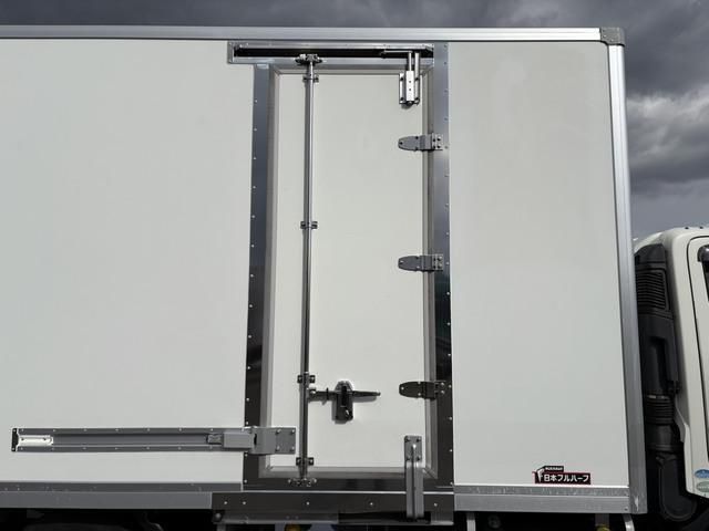 HINO DUTRO 2018 Image 31