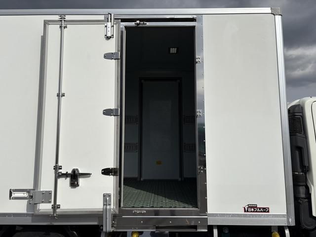 HINO DUTRO 2018 Image 31