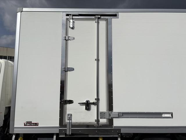 HINO DUTRO 2018 Image 31