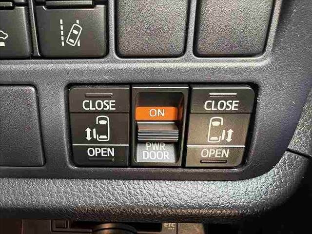 TOYOTA VOXY 2016 Image 31