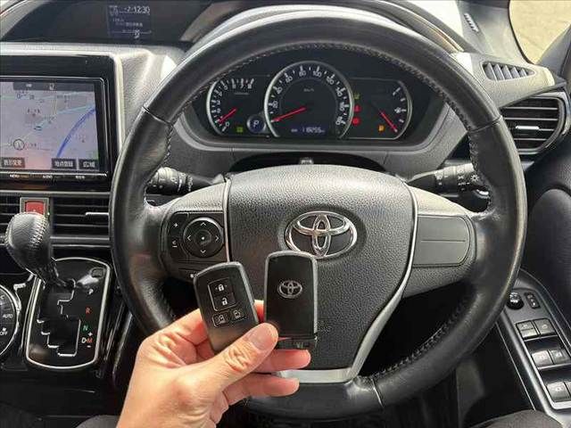 TOYOTA VOXY 2016 Image 31
