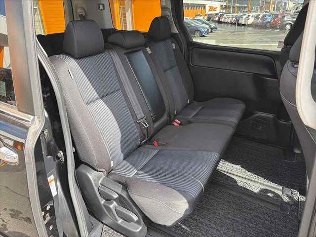 TOYOTA VOXY 2016 Image 31