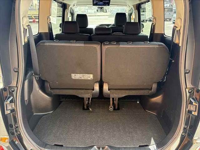 TOYOTA VOXY 2016 Image 31