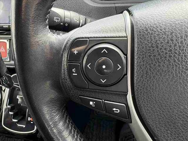 TOYOTA VOXY 2016 Image 31