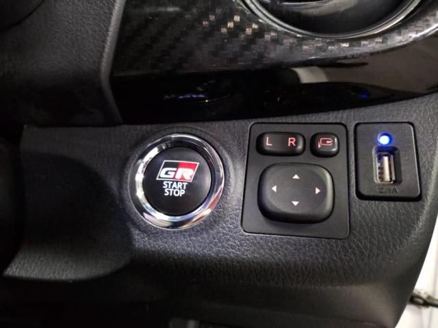 TOYOTA VITZ HYBRID 2019 Image 31