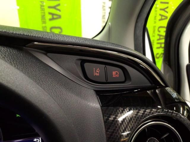 TOYOTA VITZ HYBRID 2019 Image 31