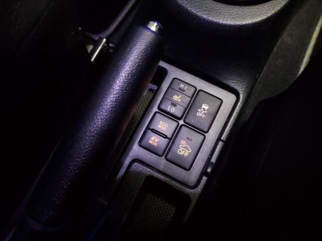 TOYOTA VITZ HYBRID 2019 Image 31