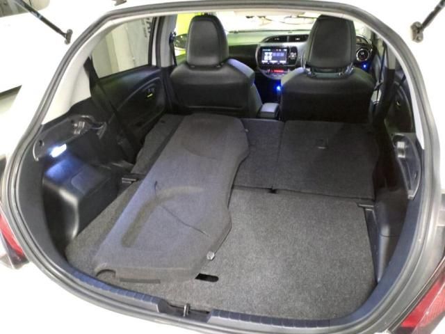 TOYOTA VITZ HYBRID 2019 Image 31