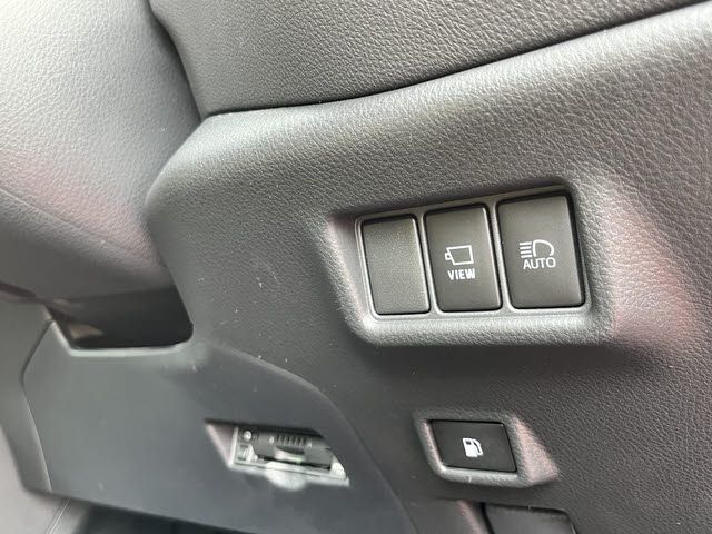 TOYOTA C-HR 2023 Image 31
