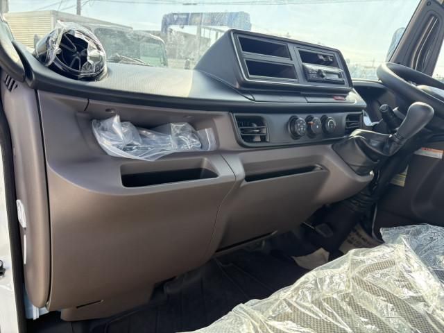 MITSUBISHI CANTER 2024 Image 31