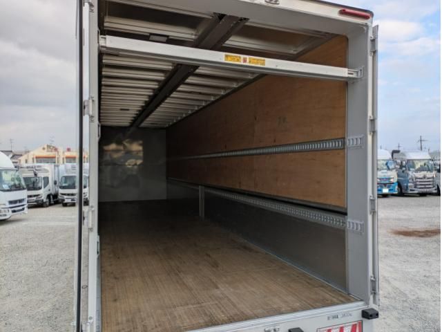 ISUZU GIGA 2025 Image 31