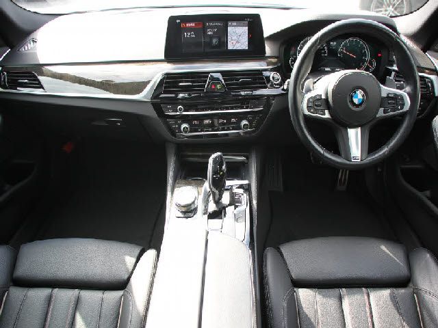 BMW 5SERIES SEDAN 2018 Image 31