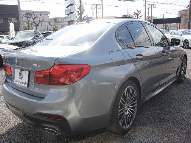 BMW 5SERIES SEDAN 2018 Image 31