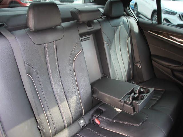 BMW 5SERIES SEDAN 2018 Image 31